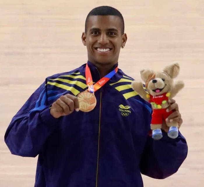 Colombia celebra hazaña de Kevin Quintero en ciclismo -