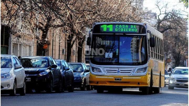 Tragedia en barrio Belgrano: una mujer se descompensó y falleció mientras viajaba en un colectivo