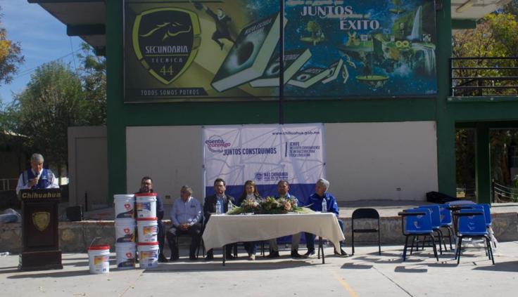 Benefician a seis escuelas con entrega de pintura, calefactores y más