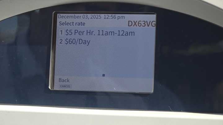 Neptune Beach mayor defends $5 hourly nonresident parking rate for Beaches Town Center