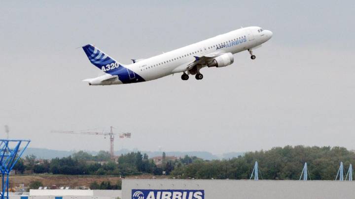 Airbus prepara inspecciones del A320 y recorta las entregas previstas para este año