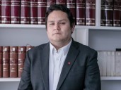 ¿Quién es Enrique Valderrama, el joven candidato presidencial del Partido Aprista?