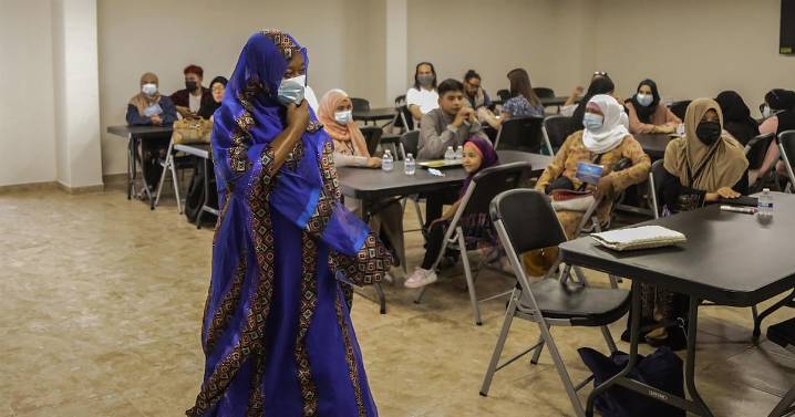 Hecho histórico en la Corte: Permite que 2 mujeres musulmanas salgan con velo en fotos de su pasaporte