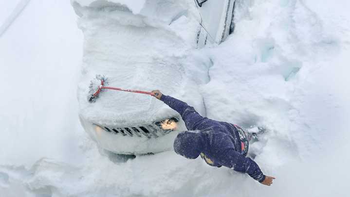 8 things you should never leave in your car during freezing weather