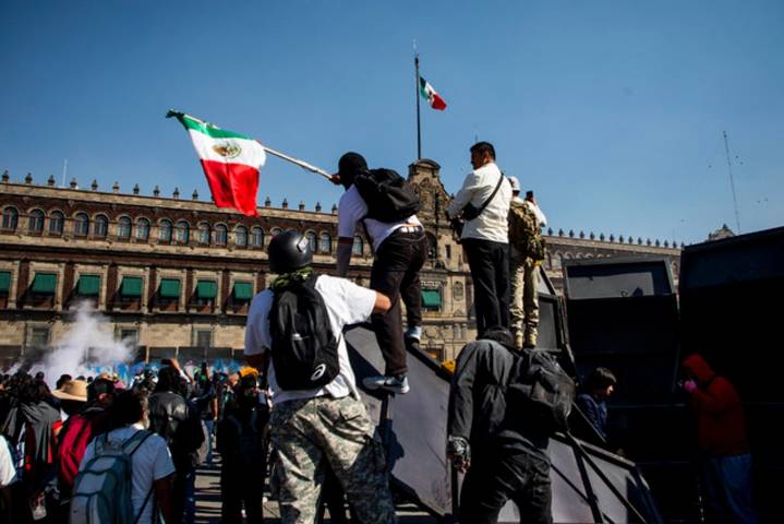 Vocero de Morena denuncia en el INE a militante del PAN por propaganda irregular