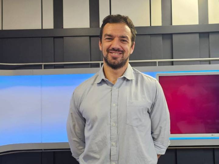 Alcalde de Maipú, Tomás Vodanovic, es hospitalizado por infección grave en la garganta: “Ando medio quemado”