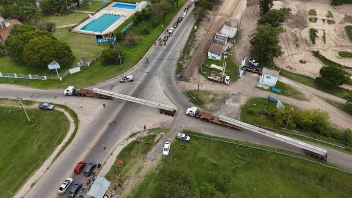 Tras un viaje de tres días, llegaron las primeras vigas de 30 metros para el nuevo puente Santa Fe