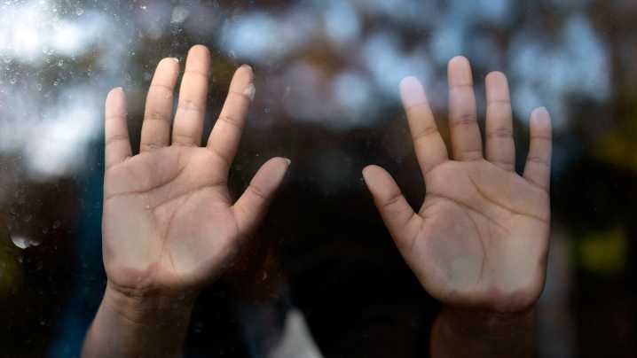 pone fin a programas de reunificación familiar para 7 países