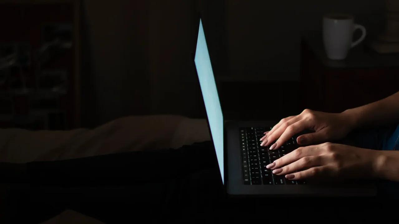 Reconocida página de contenido para adultos fue multada por no justificar la edad de sus usuarios