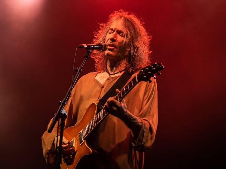 Muere Robe Iniesta, fundador de Extremoduro y figura central en la música española, a los 63 años