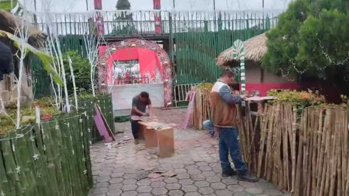 Continúan con la ornamentación de la Viña navideña