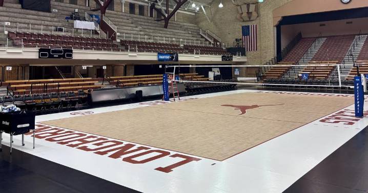 What to watch for as Wisconsin plays Texas in Elite Eight