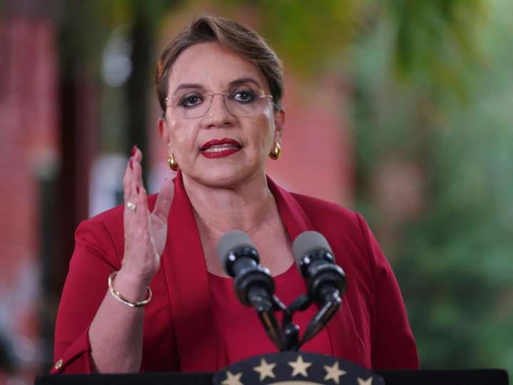 La presidenta saliente de Honduras desconoce los resultados y lanza una proclama alarmante: "Hay golpe electoral en curso"