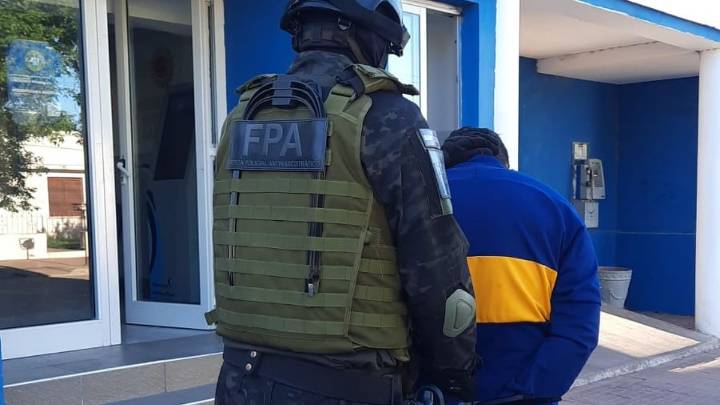 Desarticulan un punto de venta de droga en barrio Alberdi: un detenido