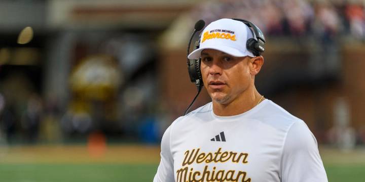 Jalen Buckley’s two long touchdown runs lead Western Michigan to MAC Championship