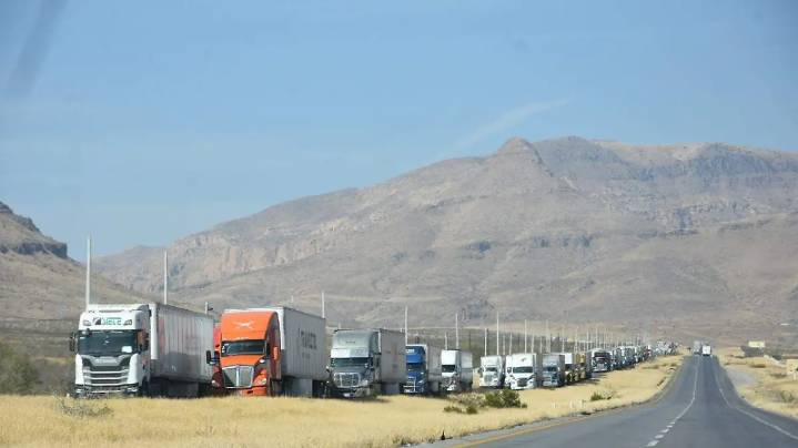 Productores bloquean carreteras y cruces internacionales tras aprobación de Ley de Aguas Nacionales