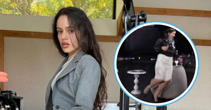 Rosalía huye de cucaracha voladora durante una entrevista en Brasil (VIDEO)