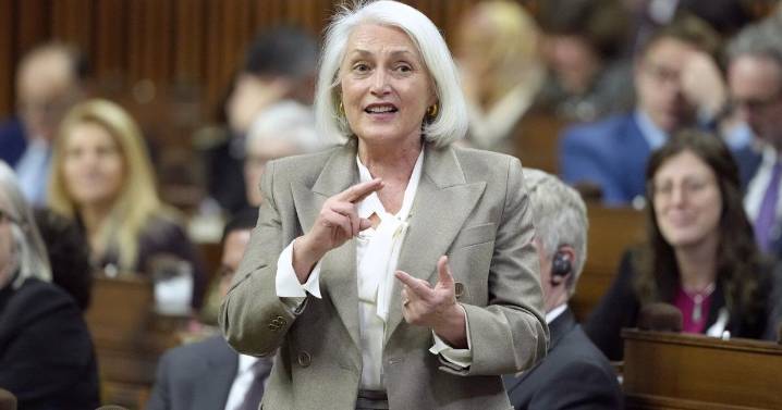 Ottawa moving to reissue fishing licences to Mi'kmaw group despite Inuit objections