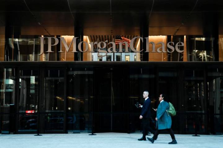 JPMorgan doubles Swiss business by targeting wealthy clients
