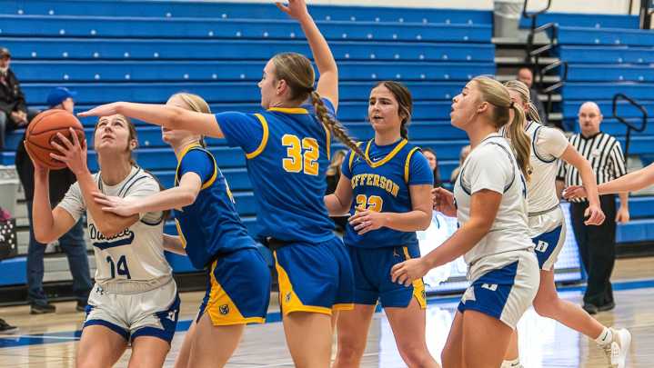 Dundee, Airport, Carlson, Ida girls win openers, Carlson boys triumph