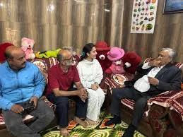 Tarigami visits Jammu journalist whose house was demolished