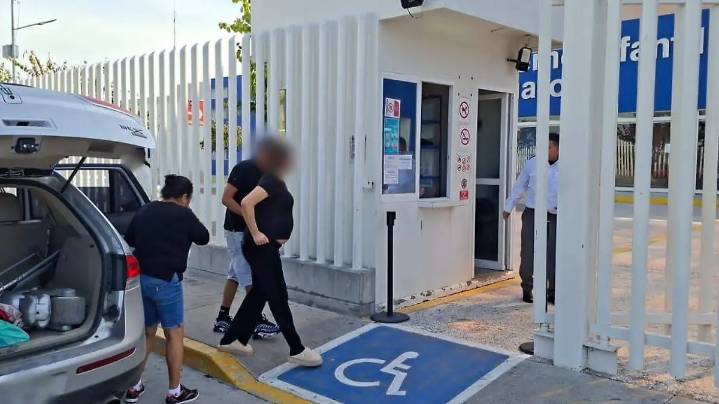 Agentes de Tránsito auxilian a mujer embarazada para llegar al hospital en Irapuato