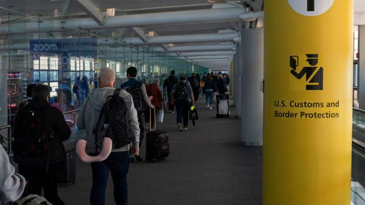 Prohibición de viajes de Estados Unidos incluiría unos 30 países