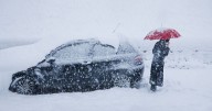 Always keep 8 items in your car when driving during winter months