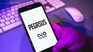 Ministro de Interior de Colombia denuncia espionaje en su celular con Pegasus