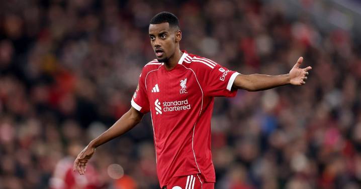 Arne Slot pulls out Newcastle stat as Liverpool boss hits back at Alexander Isak question