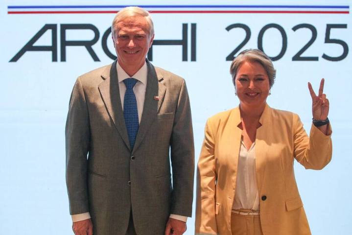 Jara y Kast se enfrentan este miércoles en el debate organizado por la Asociación de Radiodifusores de Chile