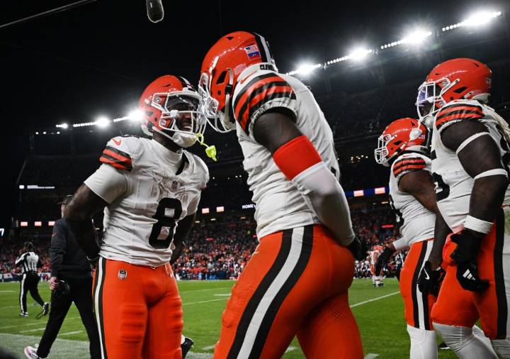 Broncos signing WR Elijah Moore to practice squad, sources say