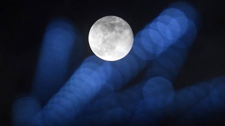December 2025 full moon supermoon is here. How big will it appear?