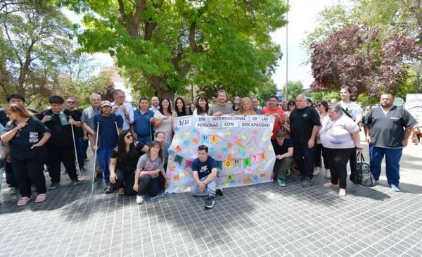 En el Día de las Personas con Discapacidad, Merino reforzó el llamado a transformar la cultura para una ciudad más inclusiva