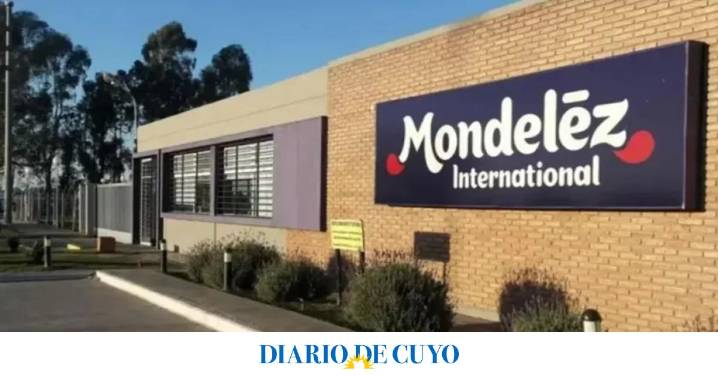 Una multinacional que fabrica galletitas y chocolates suspendió a sus 2.300 empleados por 21 días