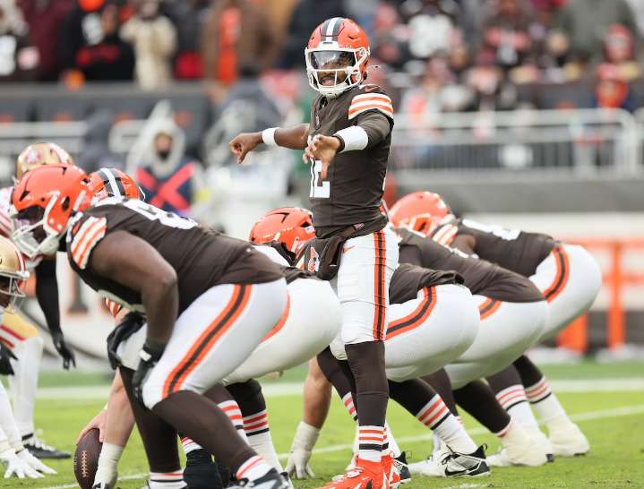 Is Browns coach Kevin Stefanski’s week-to-week approach with Shedeur Sanders a genius move or a lack of confidence?