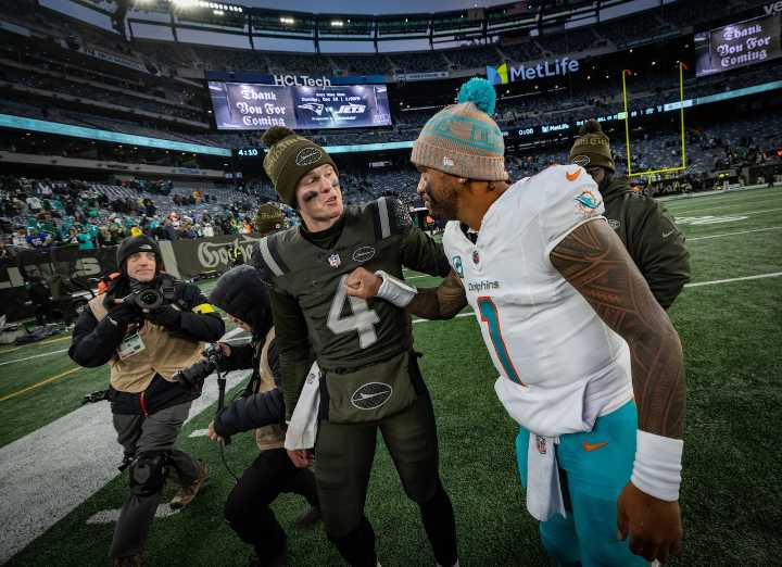 Tagovailoa stays undefeated vs. Jets as Dolphins dominate in MetLife victory