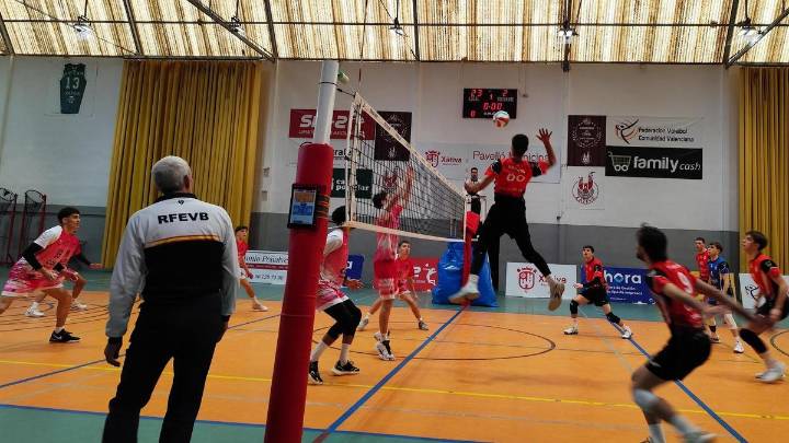 Doblete de victorias del Xàtiva Voleibol en las ligas nacionales
