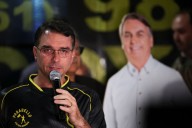 Hijo de Bolsonaro confirma su candidatura a la presidencia de Brasil