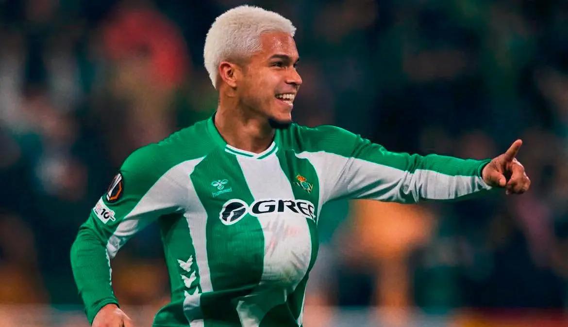 Vea el gol que el “Cucho” Hernández le anotó al Barcelona en la derrota del Betis en España