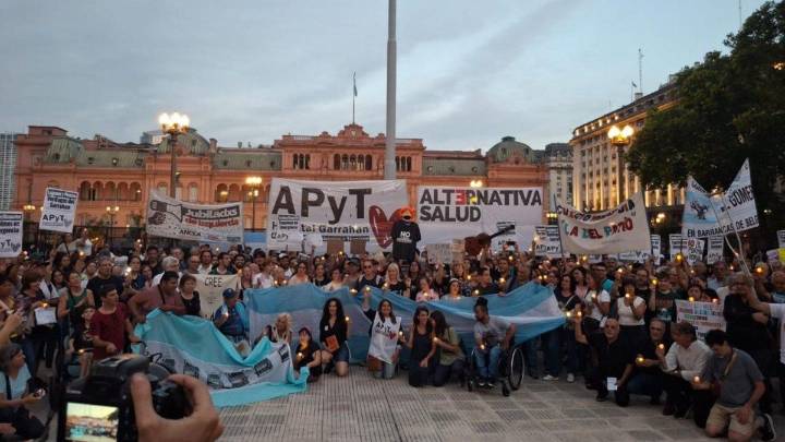 Discapacidad y Garrahan se unieron en un abrazo a Plaza de Mayo para exigir la aplicación de las Emergencias