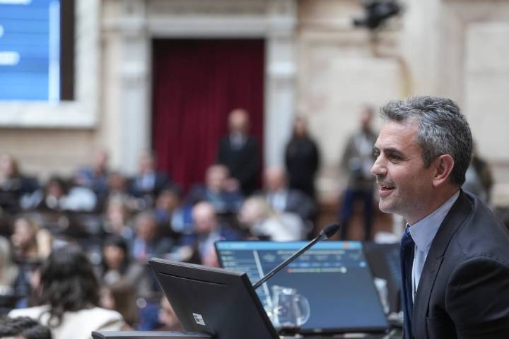 El Gobierno finalizó la redacción de la reforma laboral y acelera las negociaciones para aprobarla en sesiones extraordinarias