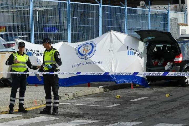 Muere una niña de siete años y resultan heridas su madre y su abuela en un atropello múltiple en Palma tras subirse a la acera un vehículo