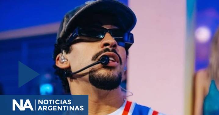 El susto de Bad Bunny en pleno show: sufrió una caída al borde del escenario