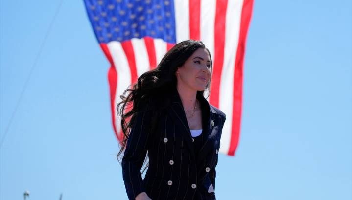 Luna files petition to force a vote on congressional stock trade ban