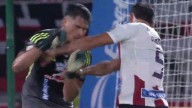 En Junior hubo pelea entre dos jugadores, en pleno partido contra Nacional, en el ‘Metro’