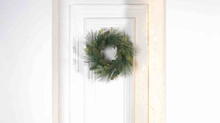 Colas en Lidl para conseguir la corona de Navidad que todos quieren: es frondosa y barata