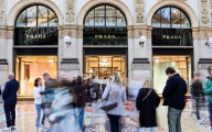 Grupo Prada completa la compra de Versace por 1,375 millones de dólares