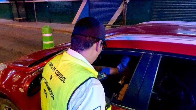 Sancionan a 22 conductores, en fin de semana de Alcoholímetro, en Mazatlán