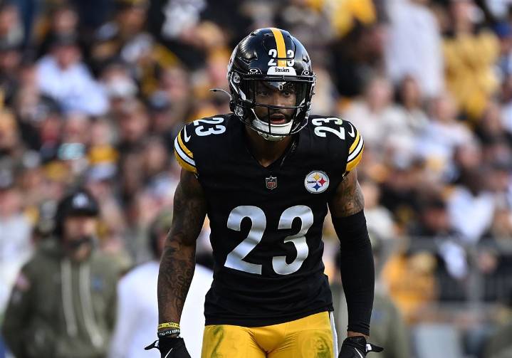 Former Steelers cornerback Darius Slay won't report to Bills, considering retirement